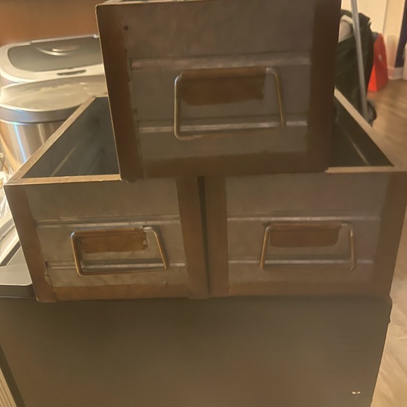 3 storage bins - Picture 1 of 2